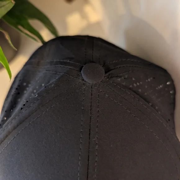 Gaiam Cruiser Breathable Nova Hat Black Laser Cut Running Yoga Performance Cap - Picture 4 of 5